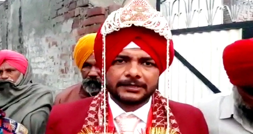 पंजाब के मोगा में दुल्हे को छोड़कर भागी दुल्हन, घर में लगा ताला पंजाब के मोगा में दुल्हे को छोड़कर भागी दुल्हन, घर में लगा ताला